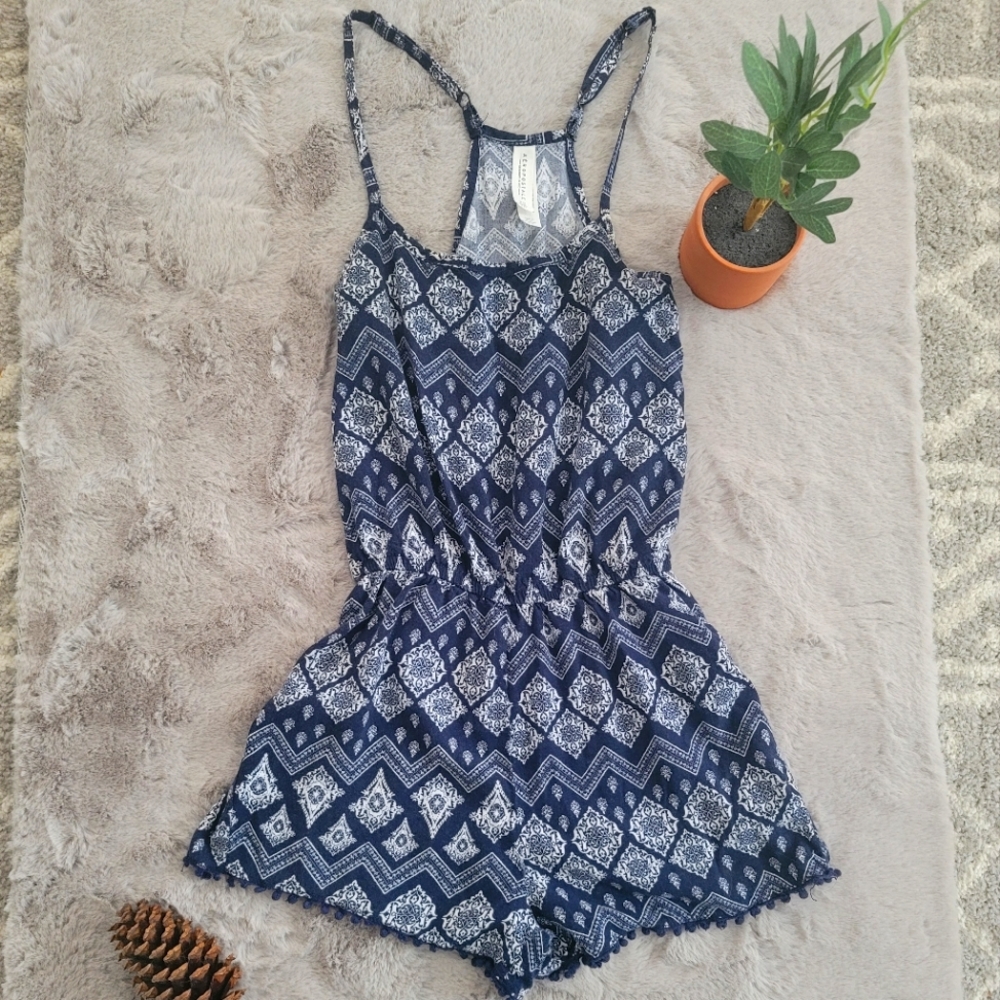 Aeropostale Blue and White Romber sz Xsmall
